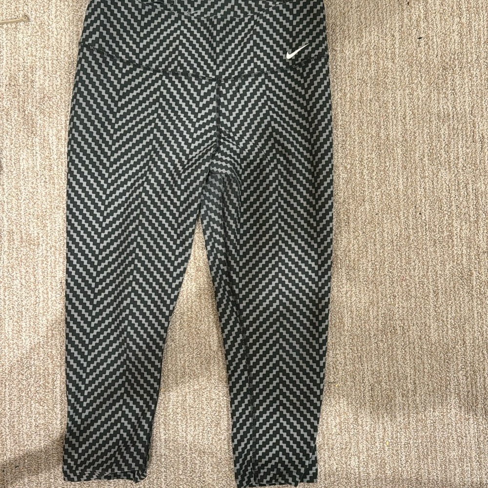 Woman Nike DryFit Capris